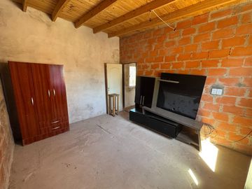 VENTA CASA 5 AMBIENTES + DEPTO 2 AMB EN ITUZAINGO