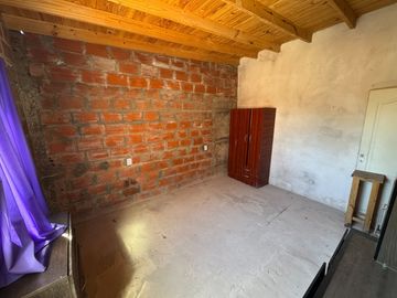 VENTA CASA 5 AMBIENTES + DEPTO 2 AMB EN ITUZAINGO