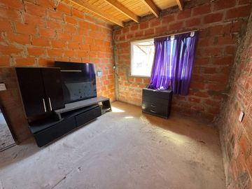 VENTA CASA 5 AMBIENTES + DEPTO 2 AMB EN ITUZAINGO
