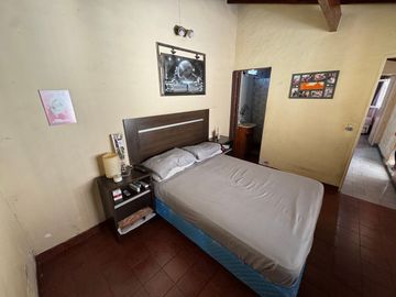 VENTA CASA 5 AMBIENTES + DEPTO 2 AMB EN ITUZAINGO