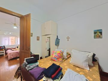 VENTA CASA 4 AMB. EN FLORES, REFACCIONADA