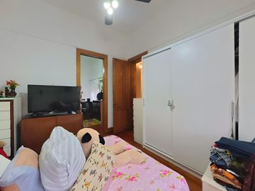 VENTA CASA 4 AMB. EN FLORES, REFACCIONADA