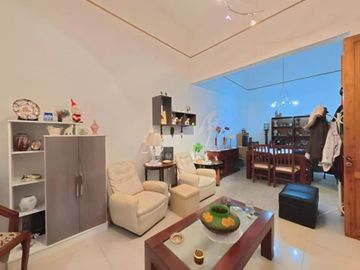 VENTA CASA 4 AMB. EN FLORES, REFACCIONADA