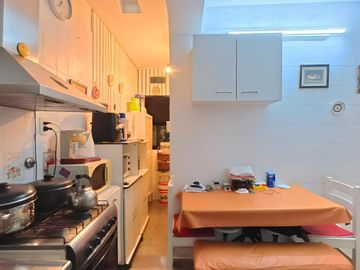 VENTA CASA 4 AMB. EN FLORES, REFACCIONADA