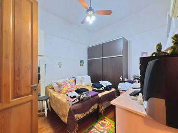 VENTA CASA 4 AMB. EN FLORES, REFACCIONADA