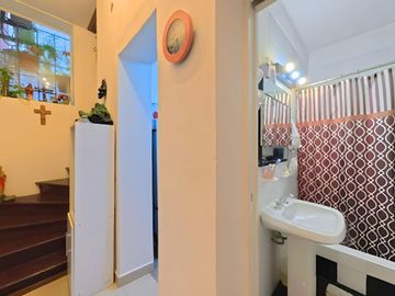 VENTA CASA 4 AMB. EN FLORES, REFACCIONADA