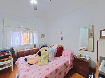 VENTA CASA 4 AMB. EN FLORES, REFACCIONADA