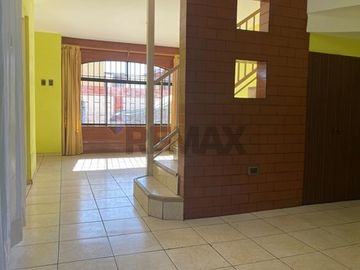 EN CONDOMINIO CALLE URIBE CASA EN ARRIENDO