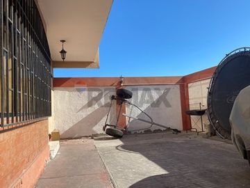 EN CONDOMINIO CALLE URIBE CASA EN ARRIENDO