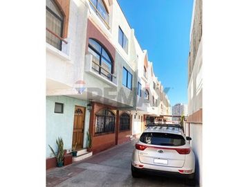 EN CONDOMINIO CALLE URIBE CASA EN ARRIENDO