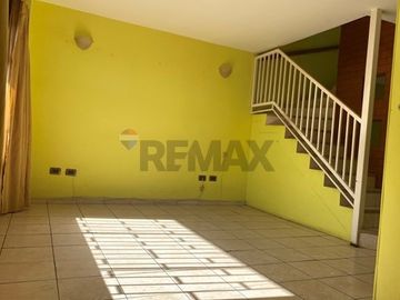 EN CONDOMINIO CALLE URIBE CASA EN ARRIENDO