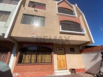 EN CONDOMINIO CALLE URIBE CASA EN ARRIENDO