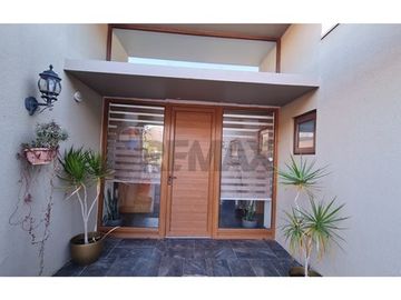 Exclusiva Casa en Cond. La Aparicion Paine