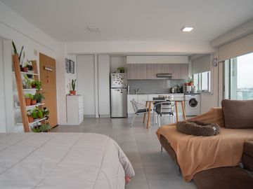 LUMINOSO LOFT CON BALCÓN TERRAZA Y COCHERA PROPIA