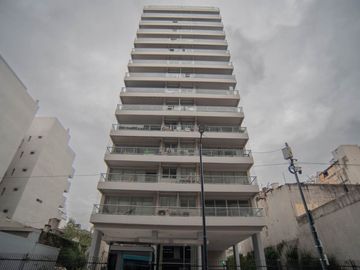 LUMINOSO LOFT CON BALCÓN TERRAZA Y COCHERA PROPIA