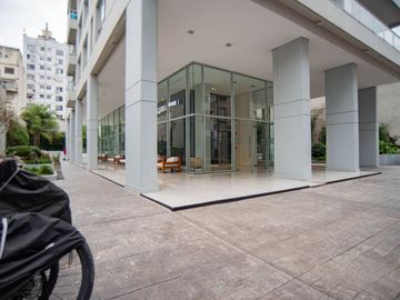 LUMINOSO LOFT CON BALCÓN TERRAZA Y COCHERA PROPIA