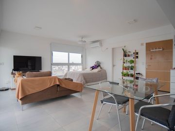 LUMINOSO LOFT CON BALCÓN TERRAZA Y COCHERA PROPIA