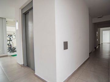 LUMINOSO LOFT CON BALCÓN TERRAZA Y COCHERA PROPIA