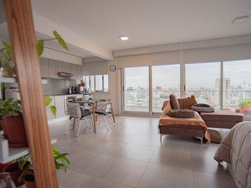 LUMINOSO LOFT CON BALCÓN TERRAZA Y COCHERA PROPIA