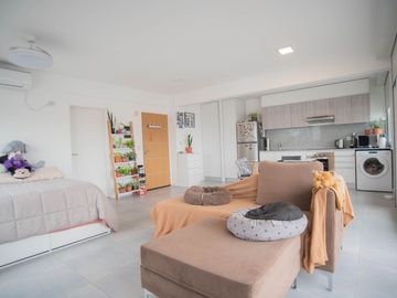 LUMINOSO LOFT CON BALCÓN TERRAZA Y COCHERA PROPIA