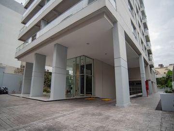 LUMINOSO LOFT CON BALCÓN TERRAZA Y COCHERA PROPIA