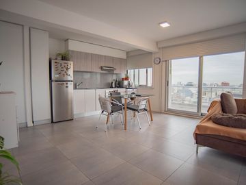 LUMINOSO LOFT CON BALCÓN TERRAZA Y COCHERA PROPIA