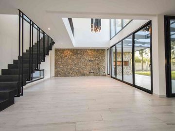 CASA EN VENTA EN TERRALAGOS CON PILETA