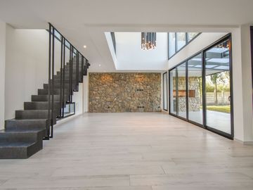 CASA EN VENTA EN TERRALAGOS CON PILETA
