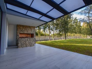 CASA EN VENTA EN TERRALAGOS CON PILETA