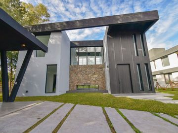 CASA EN VENTA EN TERRALAGOS CON PILETA