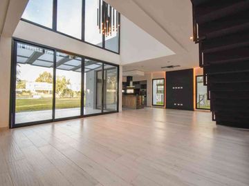 CASA EN VENTA EN TERRALAGOS CON PILETA
