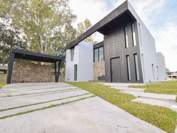 CASA EN VENTA EN TERRALAGOS CON PILETA