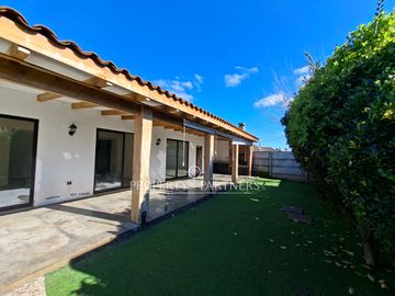 Gran casa en Parque Del Sol