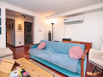 Cómoda Casa con espacios renovados en sector Mall Alto Las Condes.