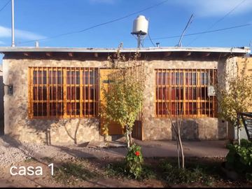 Venta casa y dos departamentos. Guaymallén.