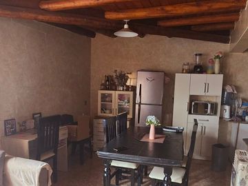 Venta casa y dos departamentos. Guaymallén.
