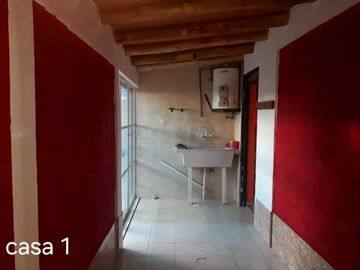 Venta casa y dos departamentos. Guaymallén.