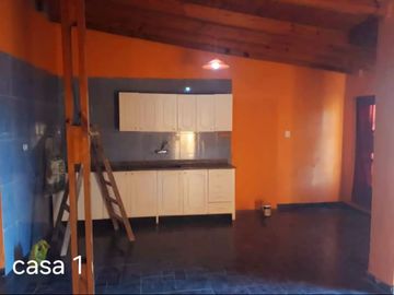 Venta casa y dos departamentos. Guaymallén.