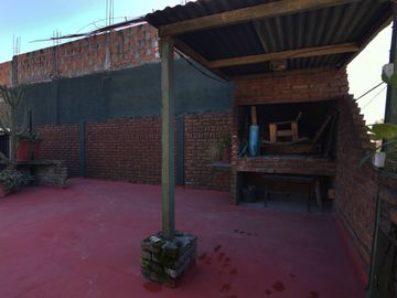 LOCALES + DEPARTAMENTO EN VENTA (PABLO NOGUES)