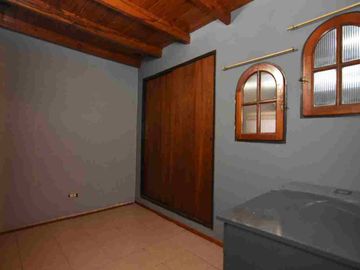 LOCALES + DEPARTAMENTO EN VENTA (PABLO NOGUES)