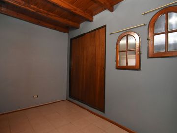 LOCALES + DEPARTAMENTO EN VENTA (PABLO NOGUES)