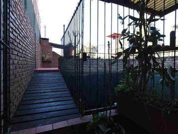 LOCALES + DEPARTAMENTO EN VENTA (PABLO NOGUES)
