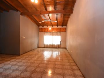 LOCALES + DEPARTAMENTO EN VENTA (PABLO NOGUES)