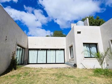 VENTA CASA 5 AMBIENTES  A ESTRENAR  COLINA ALEGRE