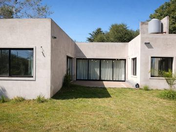 VENTA CASA 5 AMBIENTES  A ESTRENAR  COLINA ALEGRE