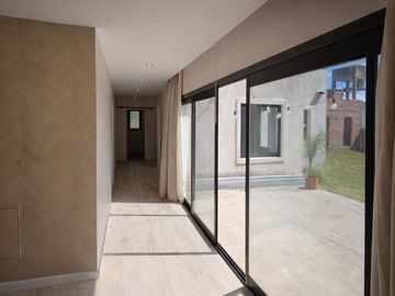 VENTA CASA 5 AMBIENTES  A ESTRENAR  COLINA ALEGRE