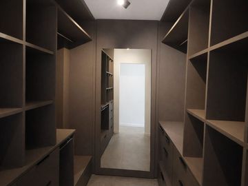 VENTA CASA 5 AMBIENTES  A ESTRENAR  COLINA ALEGRE