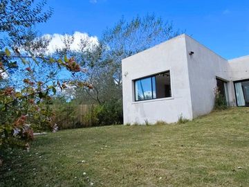 VENTA CASA 5 AMBIENTES  A ESTRENAR  COLINA ALEGRE