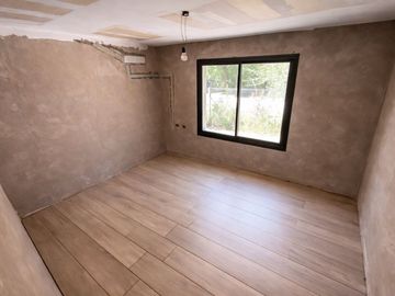 VENTA CASA 5 AMBIENTES  A ESTRENAR  COLINA ALEGRE