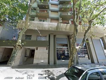 se vende cochera en edificio